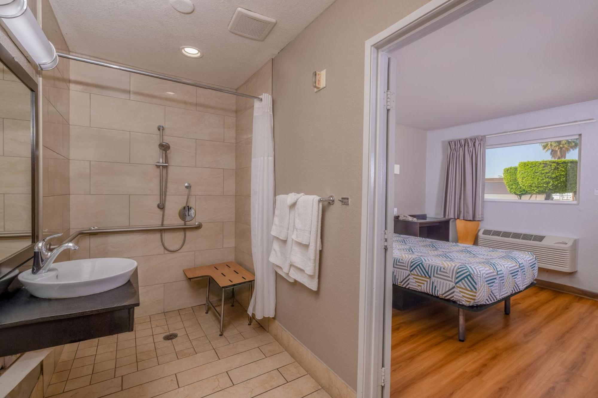 Motel 6 Ontario Airport Eksteriør billede